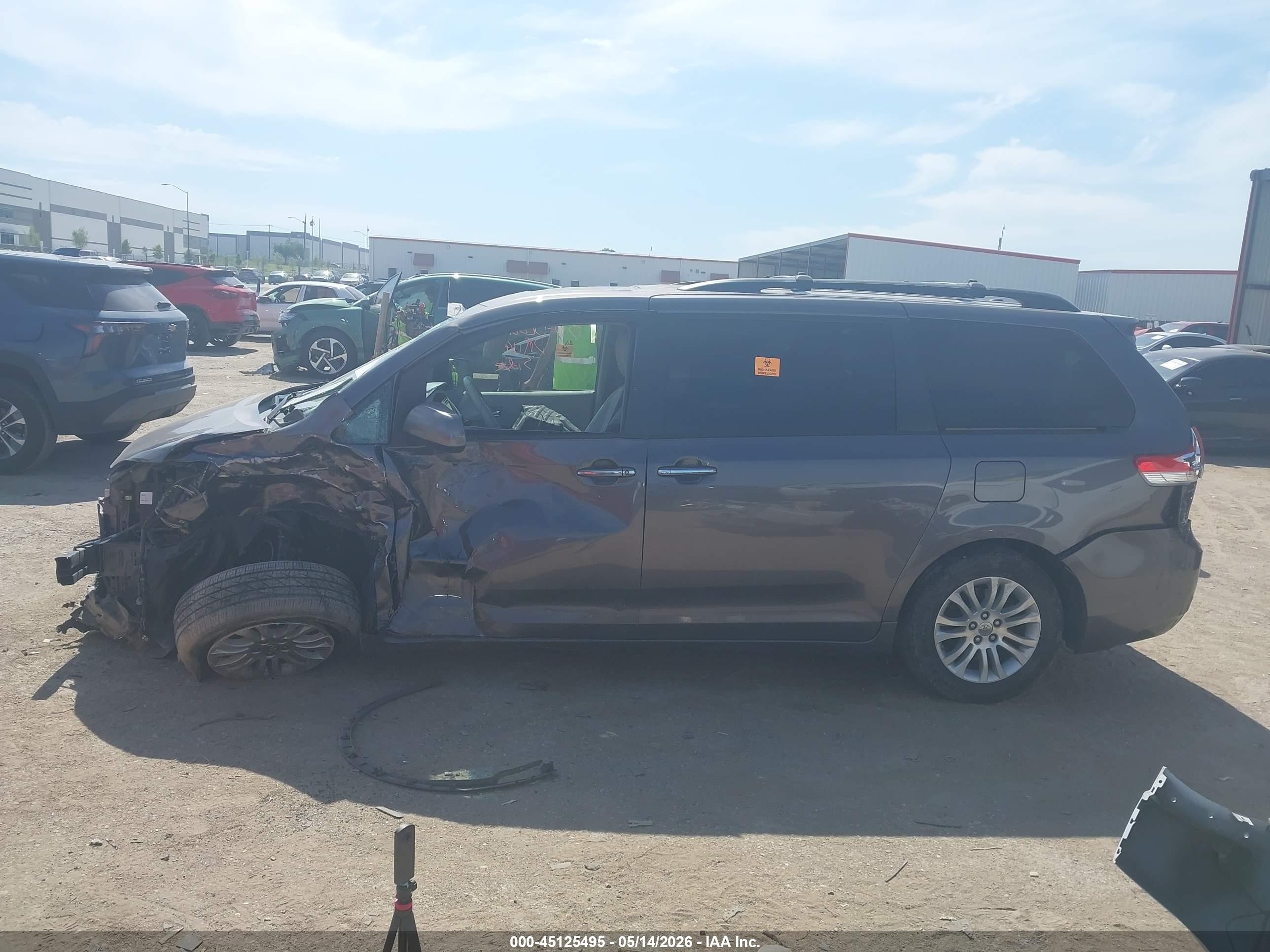 2012 Toyota Sienna Xle V6 8 Passenger Gray vin: 5TDYK3DC7CS276597
