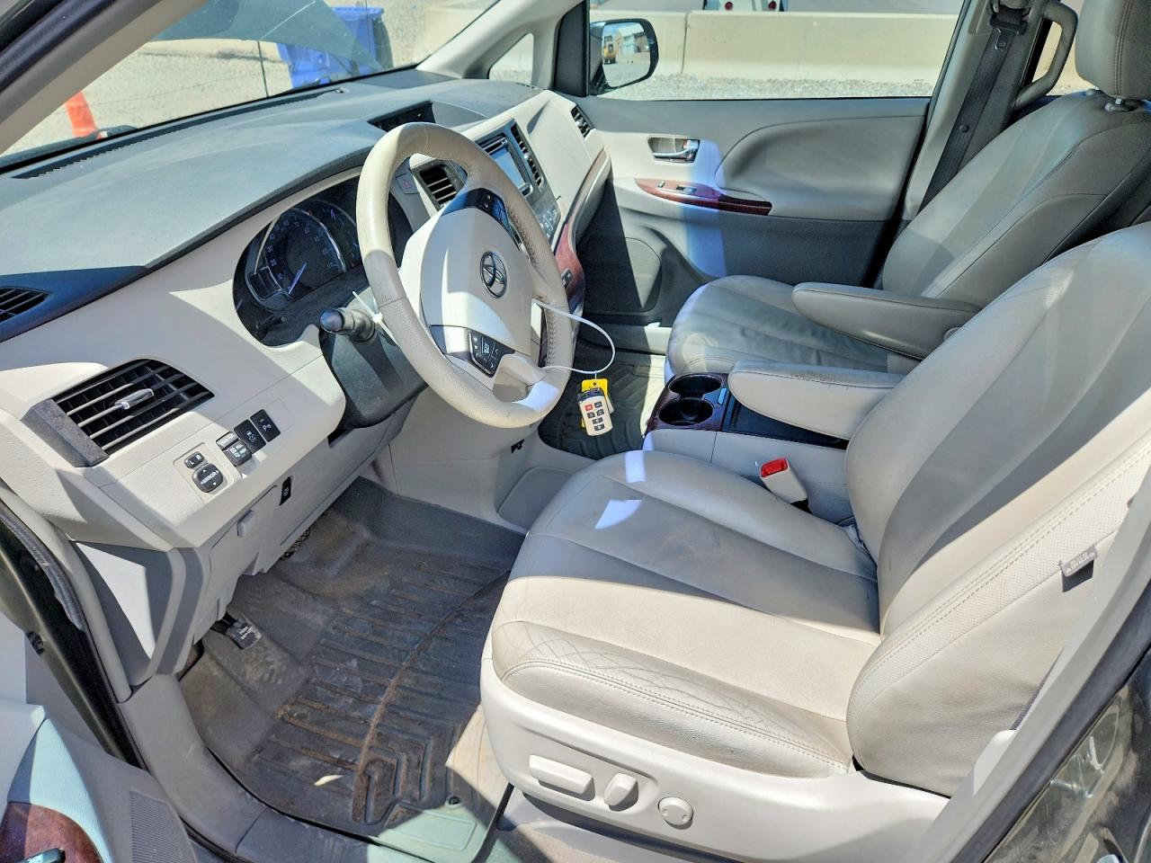 2012 Toyota Sienna Xle 8-passenger Gray vin: 5TDYK3DC7CS278589