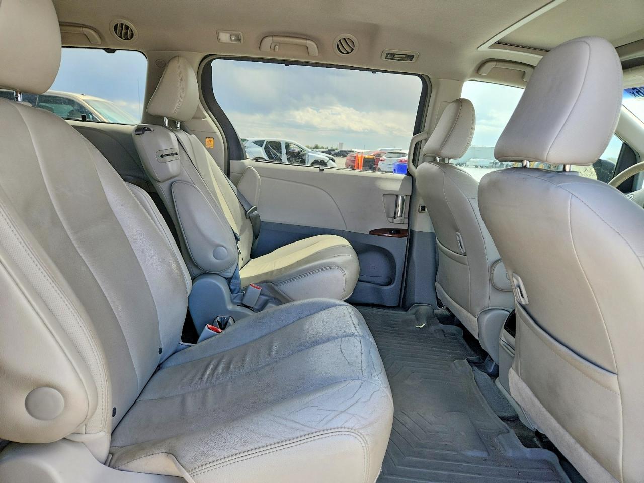 2012 Toyota Sienna Xle 8-passenger Gray vin: 5TDYK3DC7CS278589
