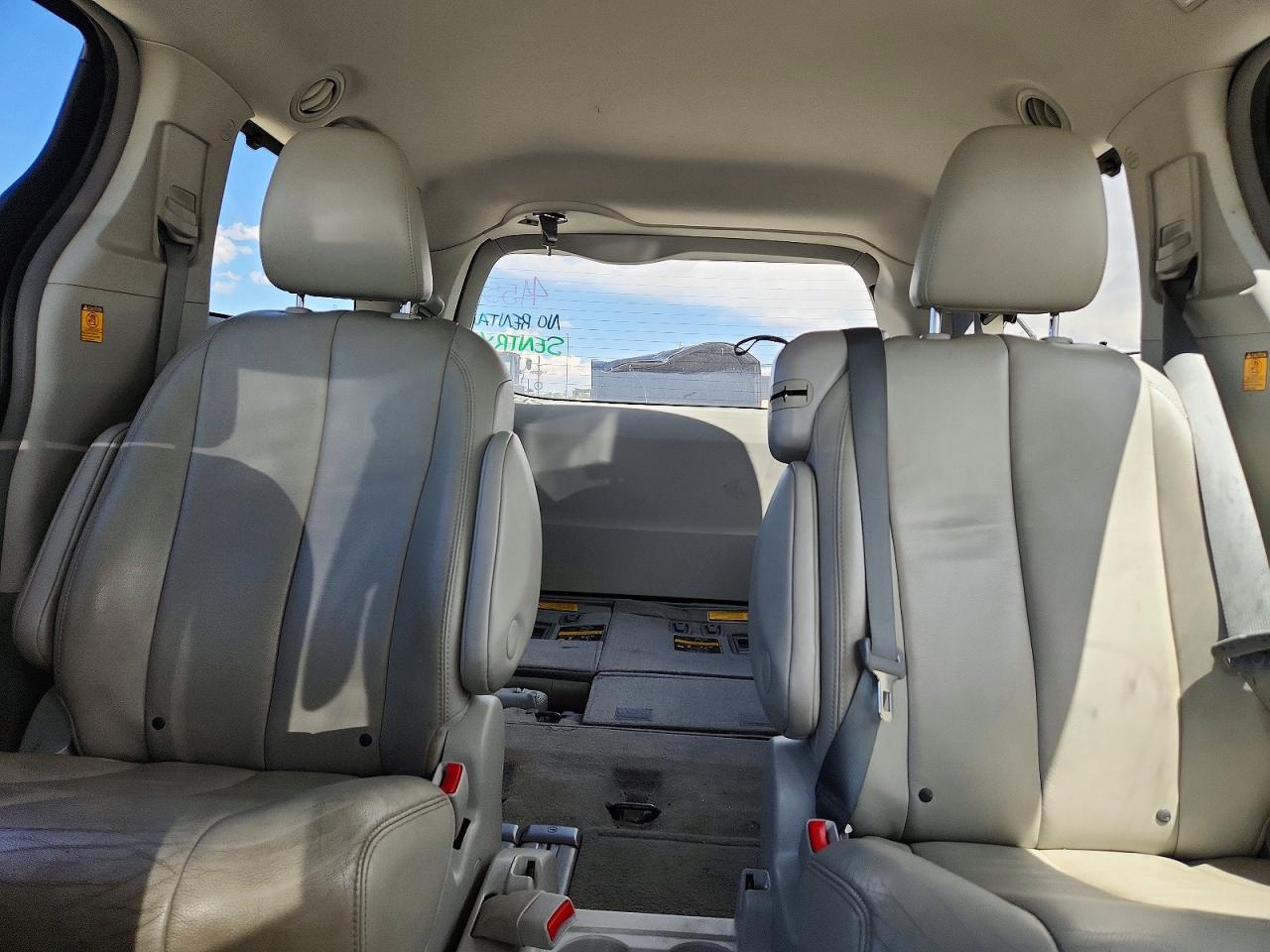 2012 Toyota Sienna Xle 8-passenger Gray vin: 5TDYK3DC7CS278589