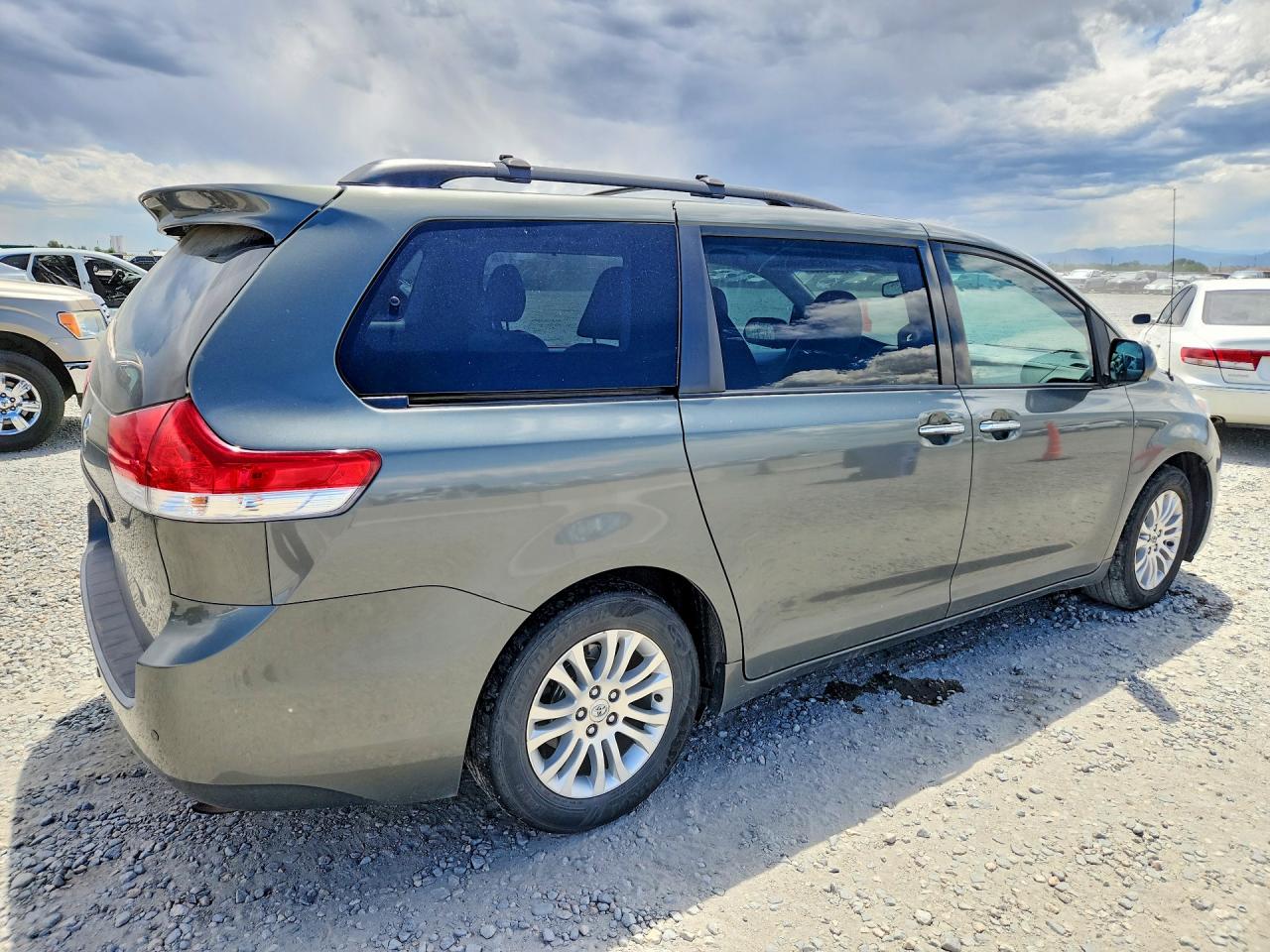2012 Toyota Sienna Xle 8-passenger Gray vin: 5TDYK3DC7CS278589