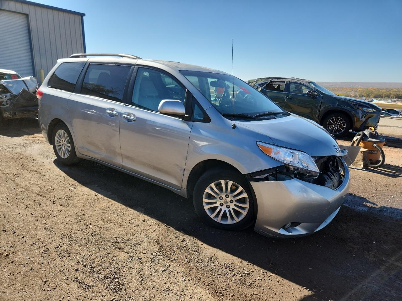 2013 Toyota Sienna Xle Silver vin: 5TDYK3DC7DS280912