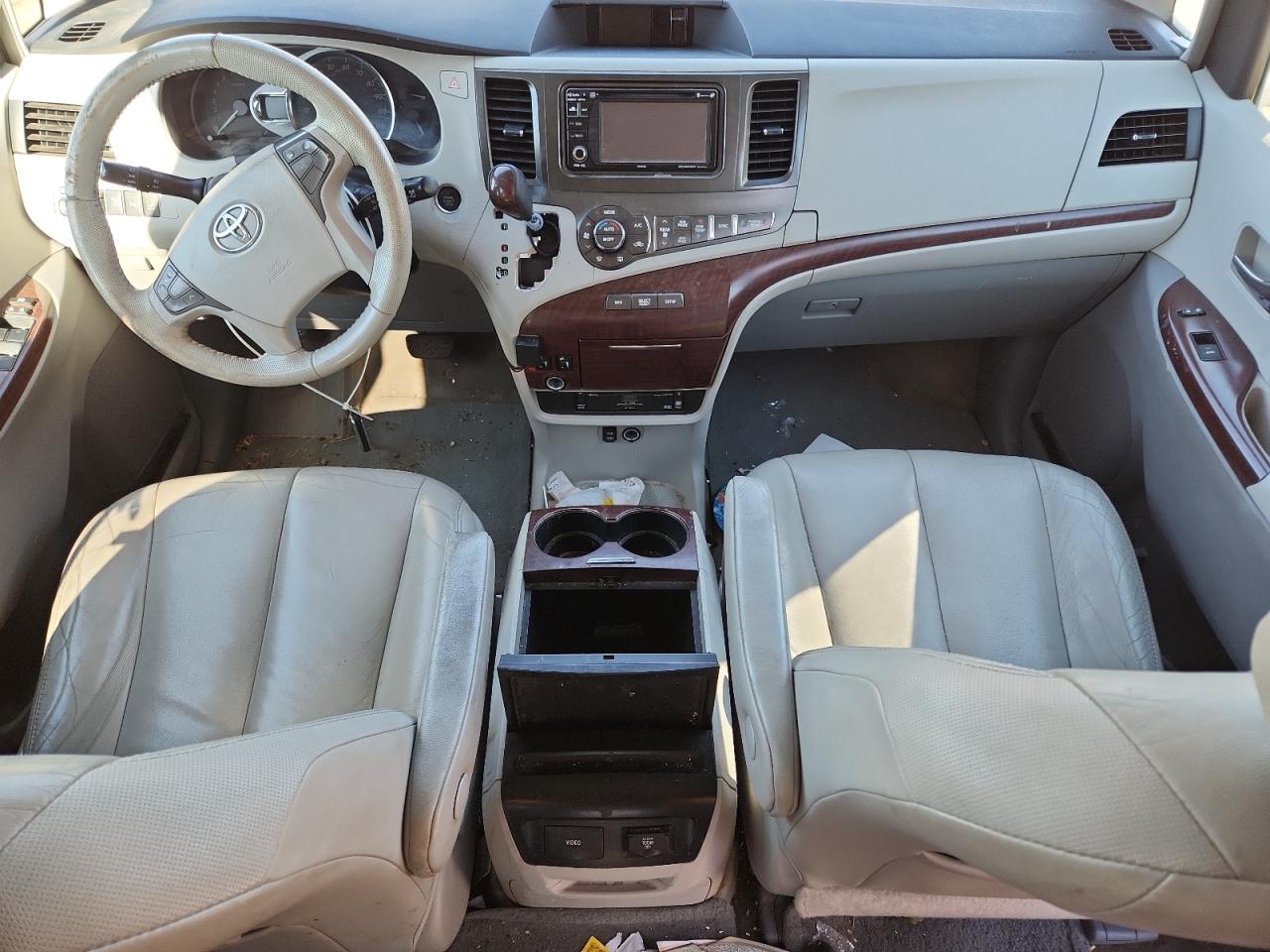 2013 Toyota Sienna Xle Silver vin: 5TDYK3DC7DS280912