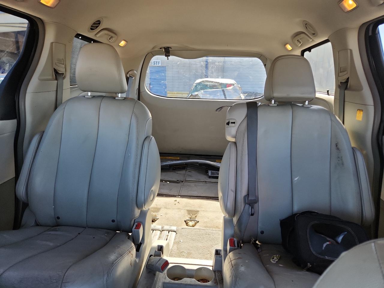 2013 Toyota Sienna Xle Silver vin: 5TDYK3DC7DS280912