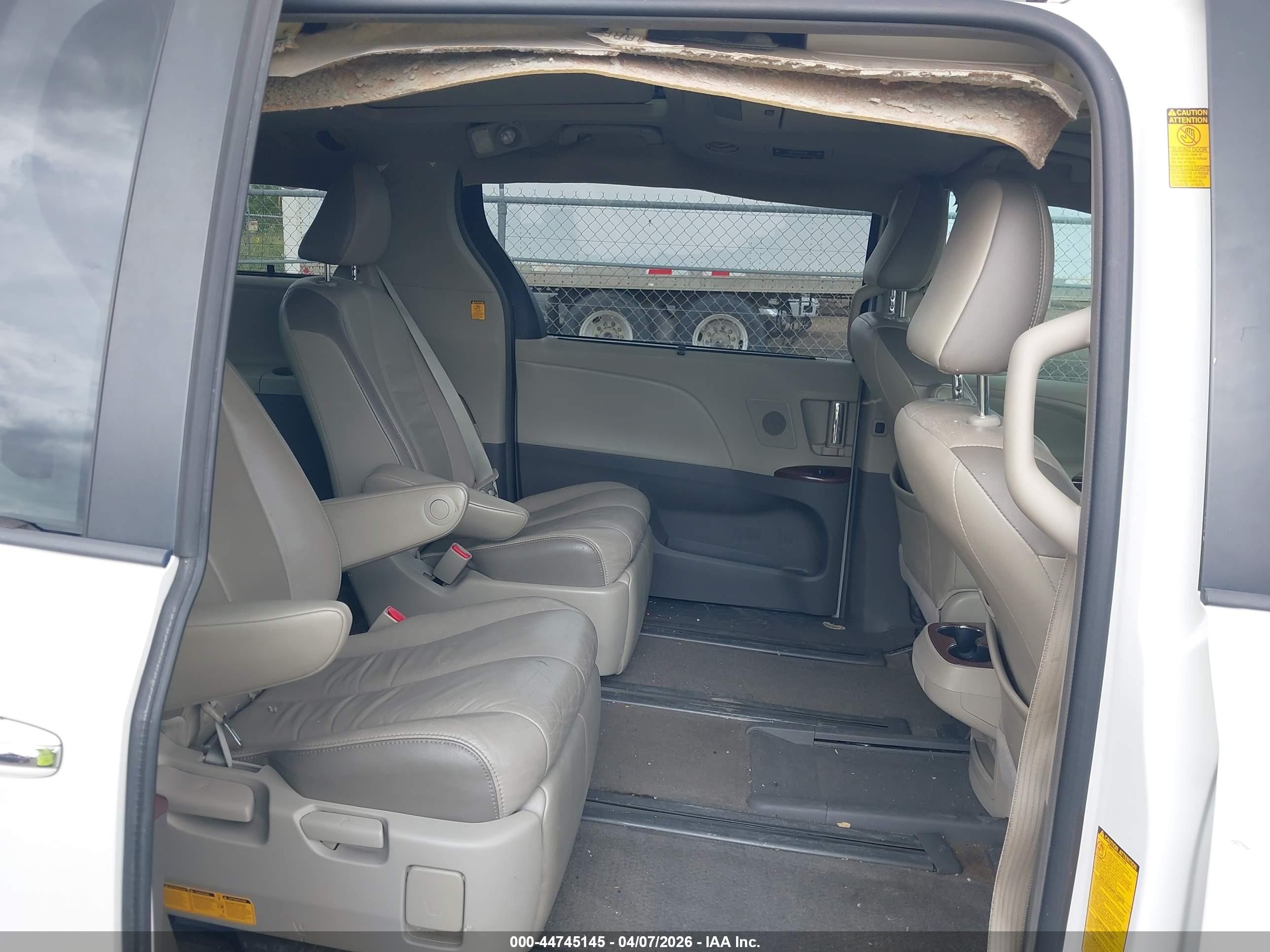 2013 Toyota Sienna Limited V6 7 Passenger White vin: 5TDYK3DC7DS285334