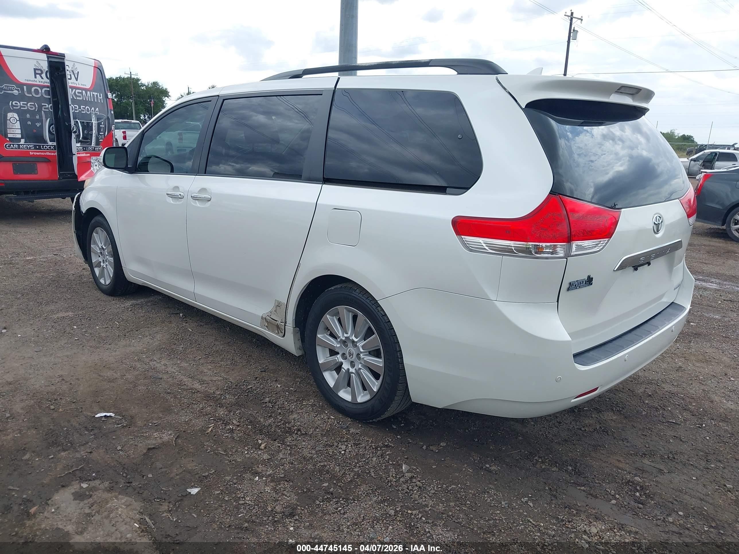 2013 Toyota Sienna Limited V6 7 Passenger White vin: 5TDYK3DC7DS285334