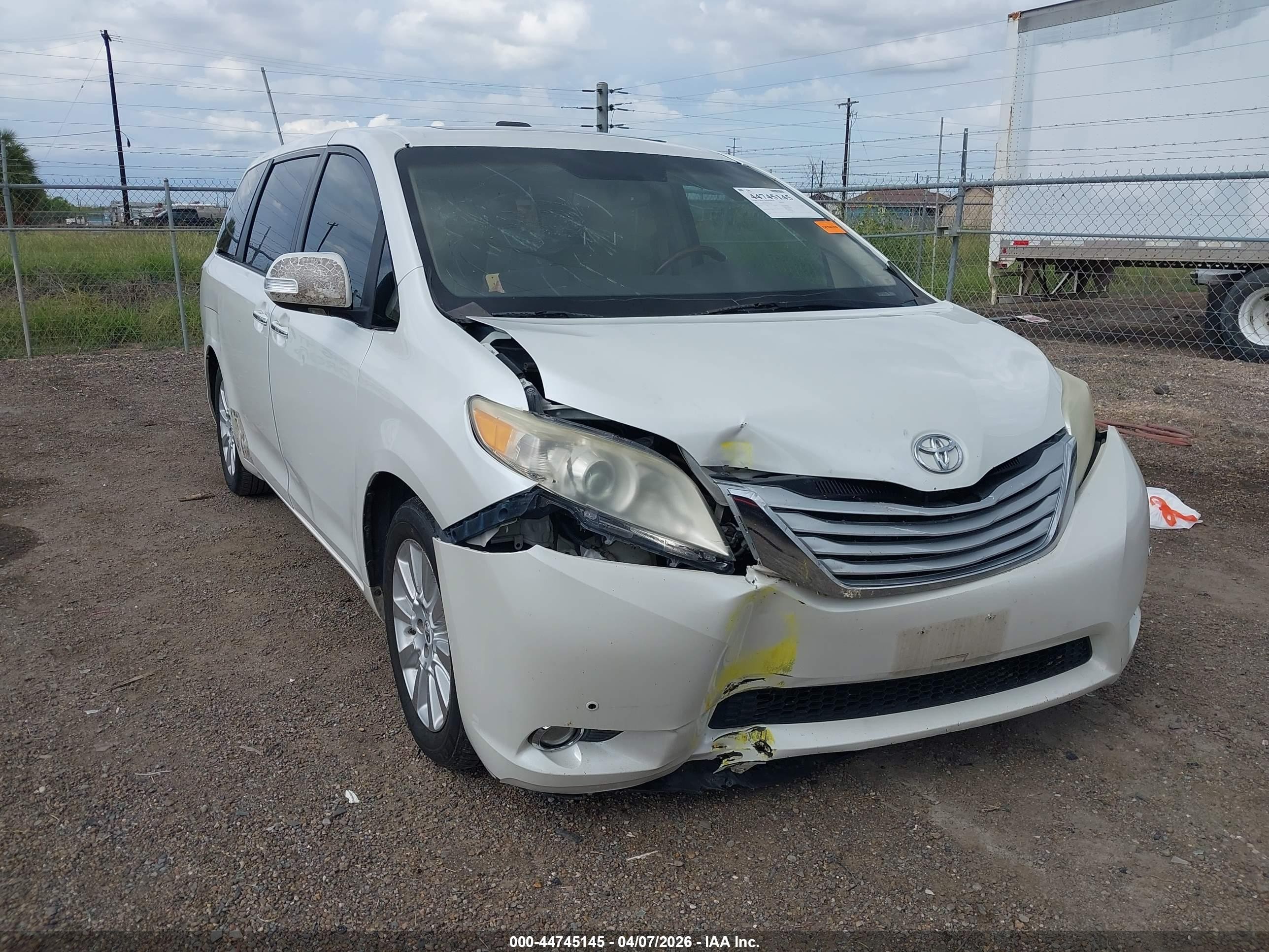 2013 Toyota Sienna Limited V6 7 Passenger White vin: 5TDYK3DC7DS285334
