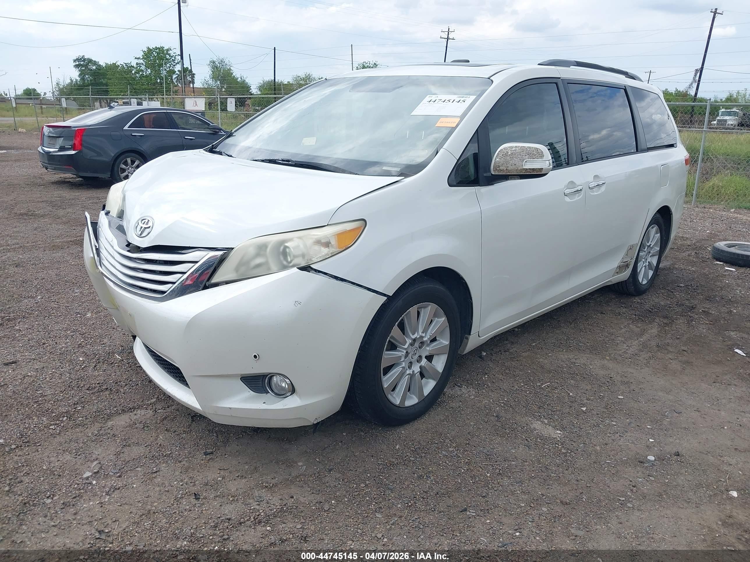 2013 Toyota Sienna Limited V6 7 Passenger White vin: 5TDYK3DC7DS285334