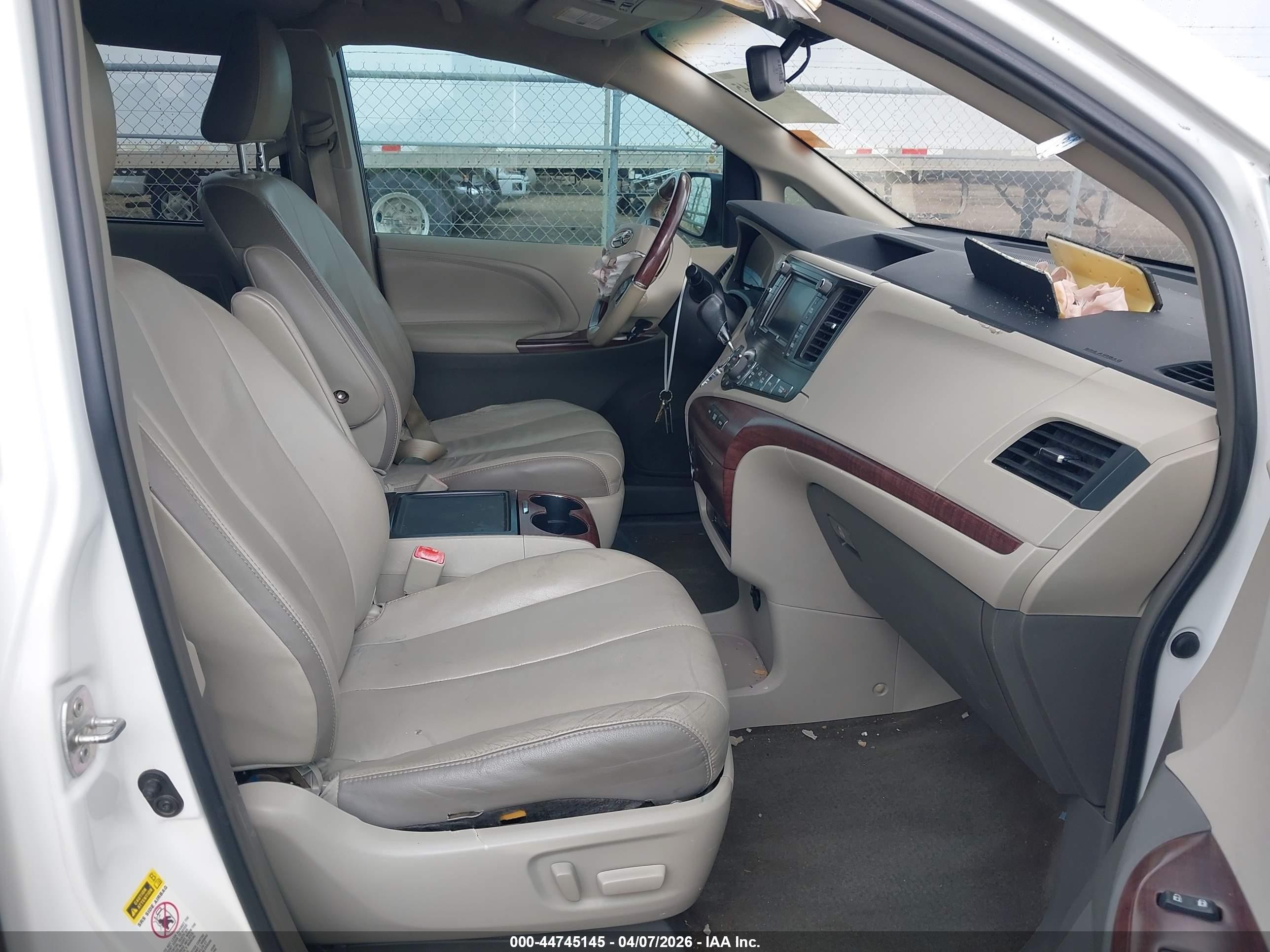 2013 Toyota Sienna Limited V6 7 Passenger White vin: 5TDYK3DC7DS285334