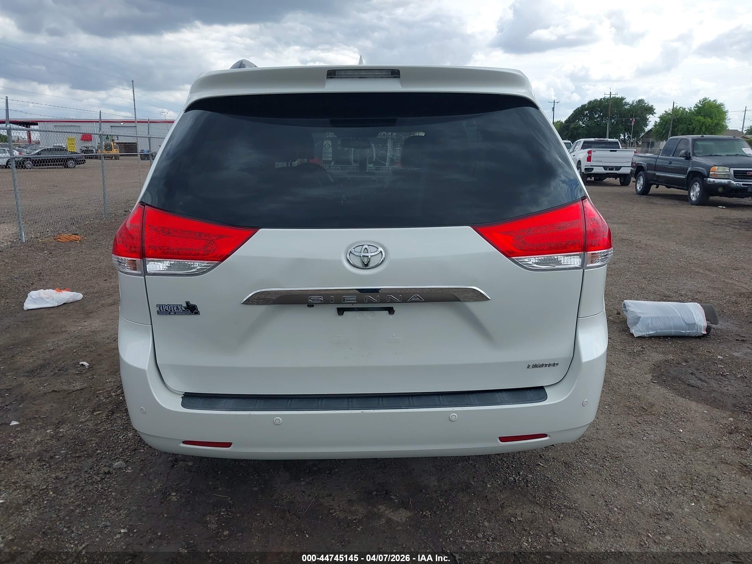2013 Toyota Sienna Limited V6 7 Passenger White vin: 5TDYK3DC7DS285334
