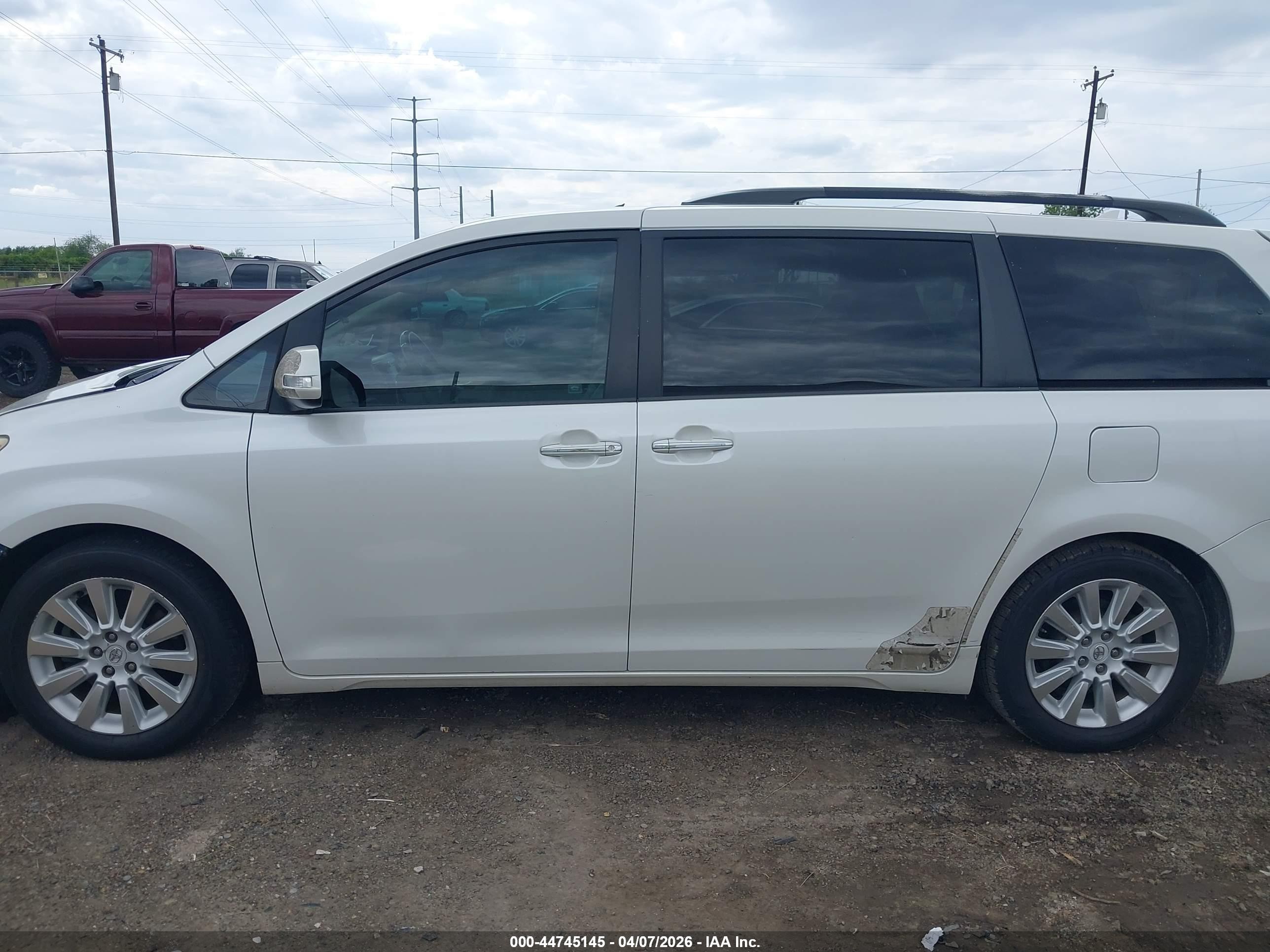2013 Toyota Sienna Limited V6 7 Passenger White vin: 5TDYK3DC7DS285334