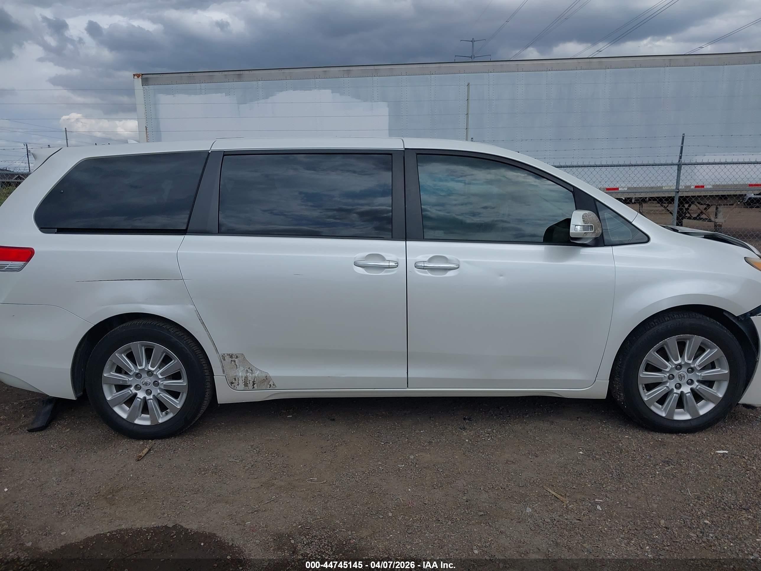 2013 Toyota Sienna Limited V6 7 Passenger White vin: 5TDYK3DC7DS285334