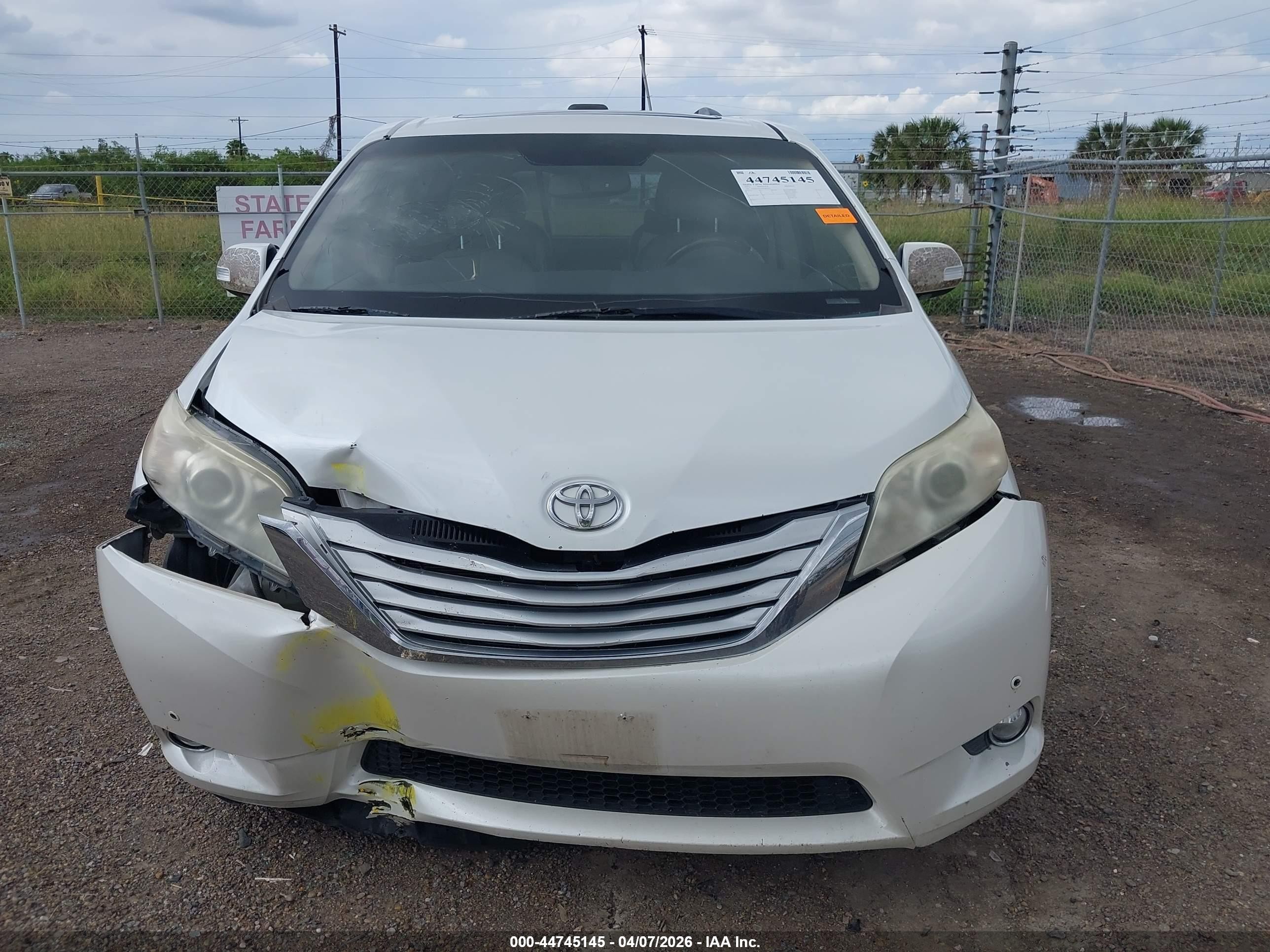 2013 Toyota Sienna Limited V6 7 Passenger White vin: 5TDYK3DC7DS285334