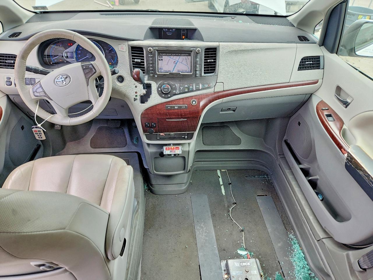 2013 Toyota Sienna Xle 8-passenger White vin: 5TDYK3DC7DS289352