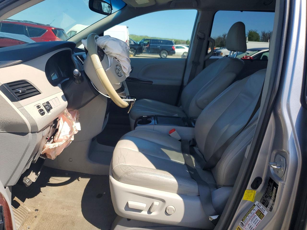 2013 Toyota Sienna Xle 8-passenger Silver vin: 5TDYK3DC7DS309177