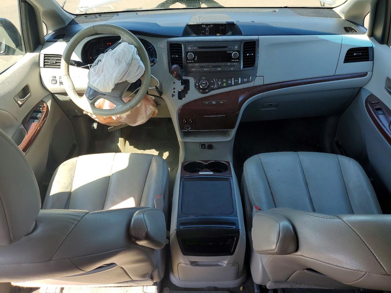 2013 Toyota Sienna Xle 8-passenger Silver vin: 5TDYK3DC7DS309177