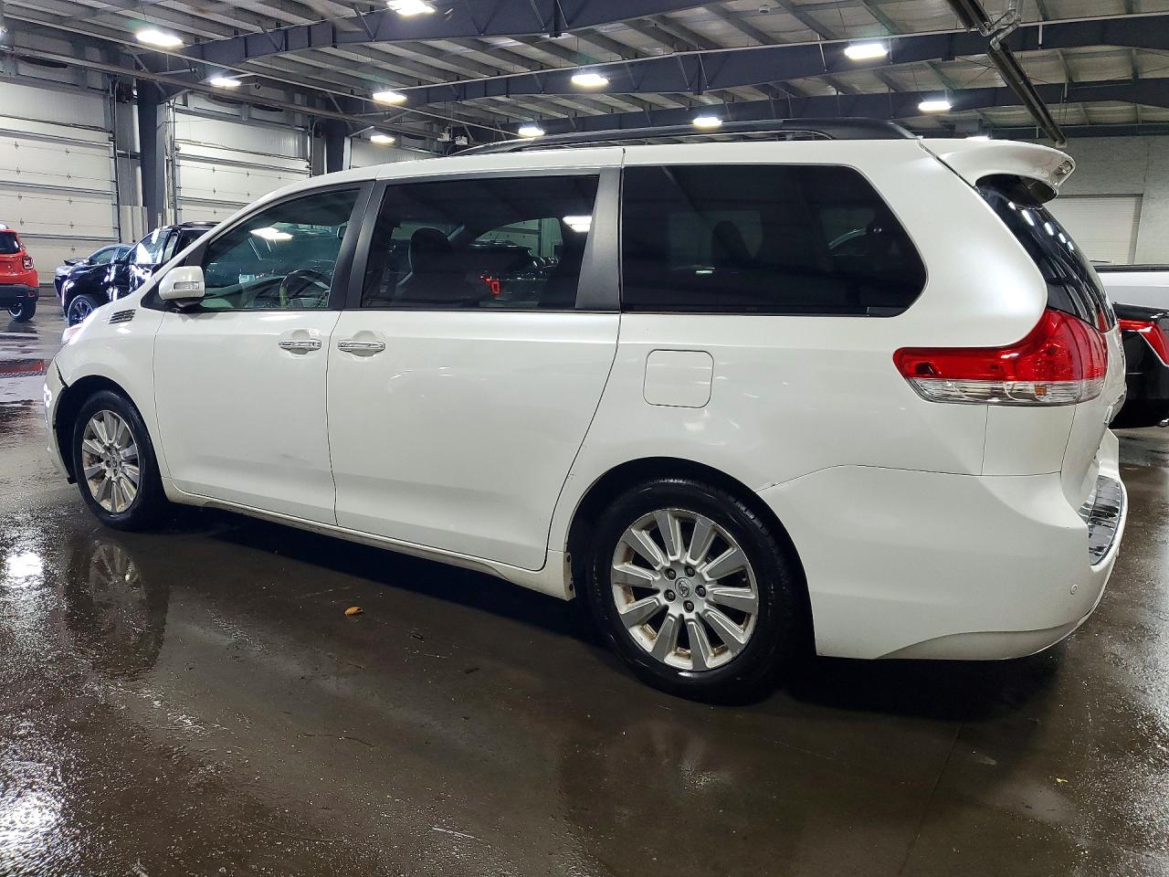 2013 Toyota Sienna Limited 7-passenger White vin: 5TDYK3DC7DS311379