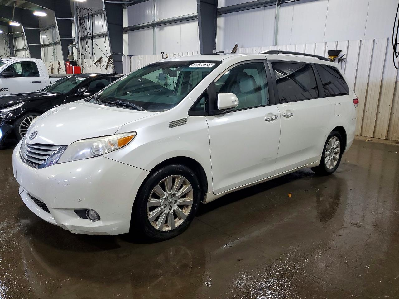 2013 Toyota Sienna Limited 7-passenger White vin: 5TDYK3DC7DS311379