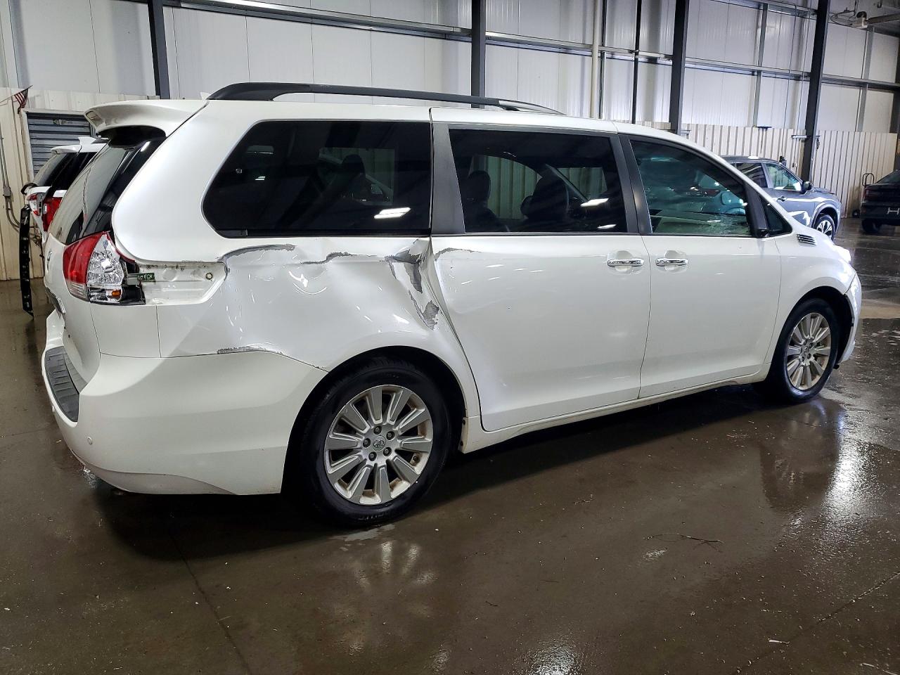 2013 Toyota Sienna Limited 7-passenger White vin: 5TDYK3DC7DS311379