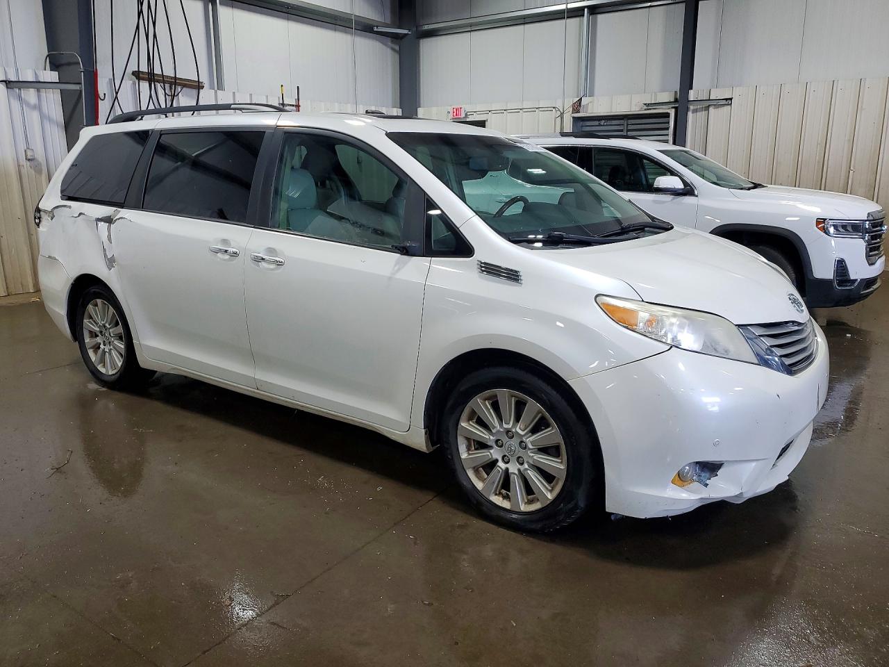 2013 Toyota Sienna Limited 7-passenger White vin: 5TDYK3DC7DS311379