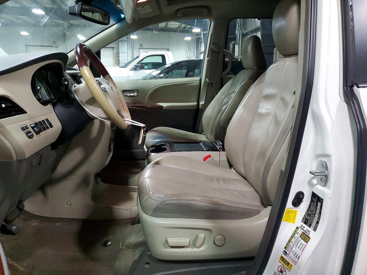 2013 Toyota Sienna Limited 7-passenger White vin: 5TDYK3DC7DS311379