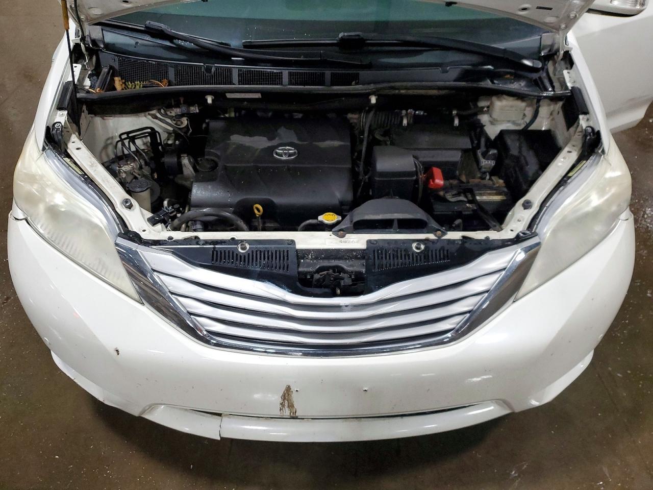 2013 Toyota Sienna Limited 7-passenger White vin: 5TDYK3DC7DS311379