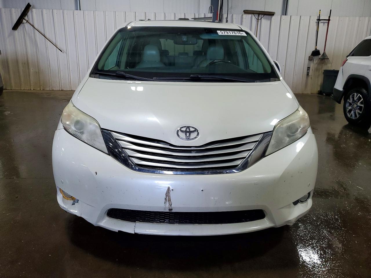 2013 Toyota Sienna Limited 7-passenger White vin: 5TDYK3DC7DS311379