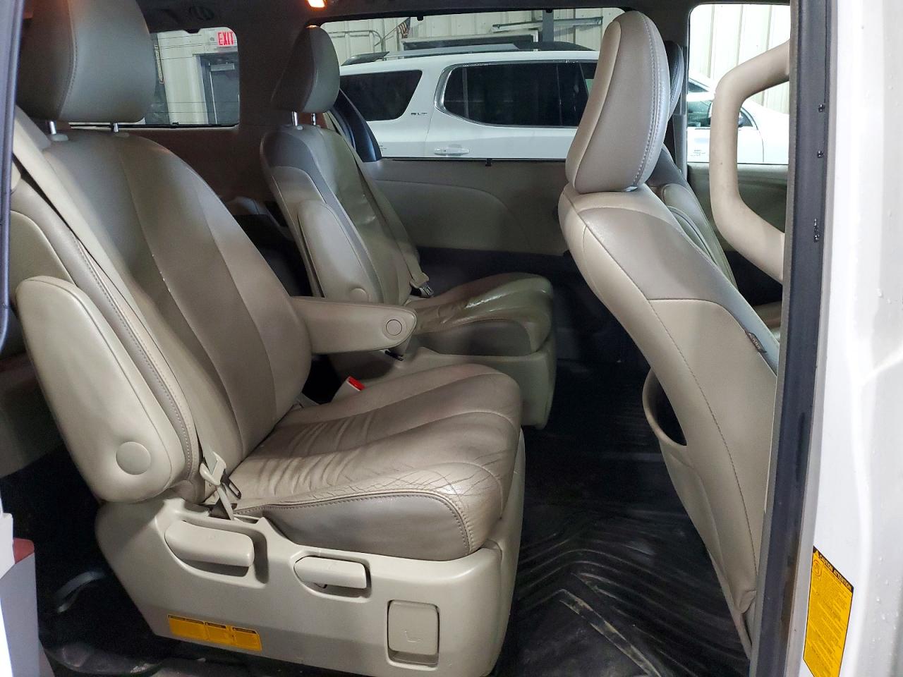 2013 Toyota Sienna Limited 7-passenger White vin: 5TDYK3DC7DS311379