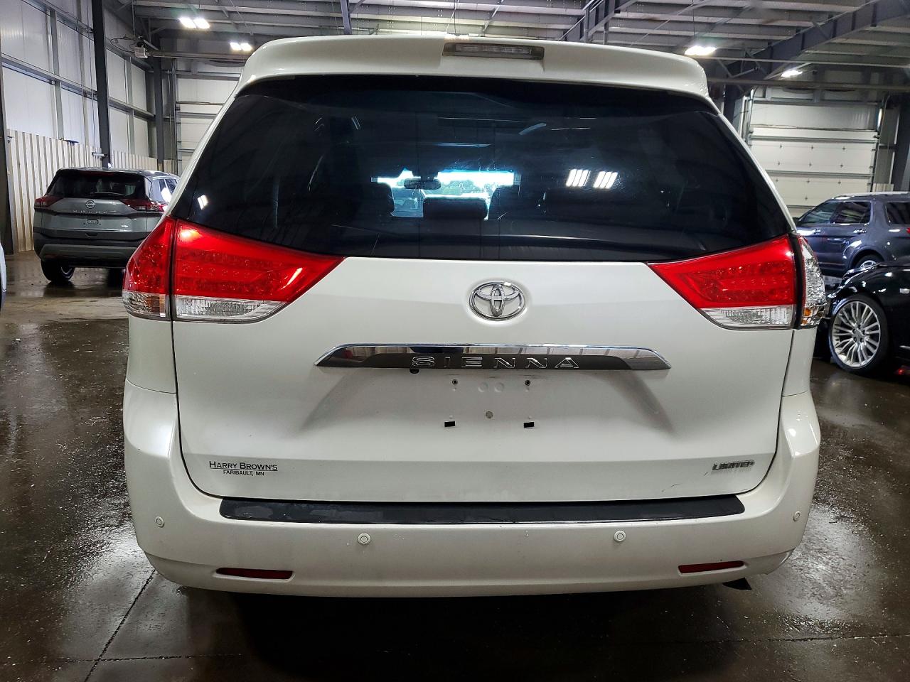 2013 Toyota Sienna Limited 7-passenger White vin: 5TDYK3DC7DS311379