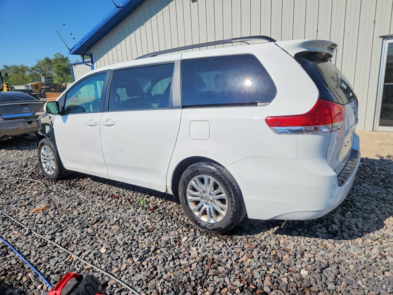 2013 Toyota Sienna Xle 8-passenger White vin: 5TDYK3DC7DS314296