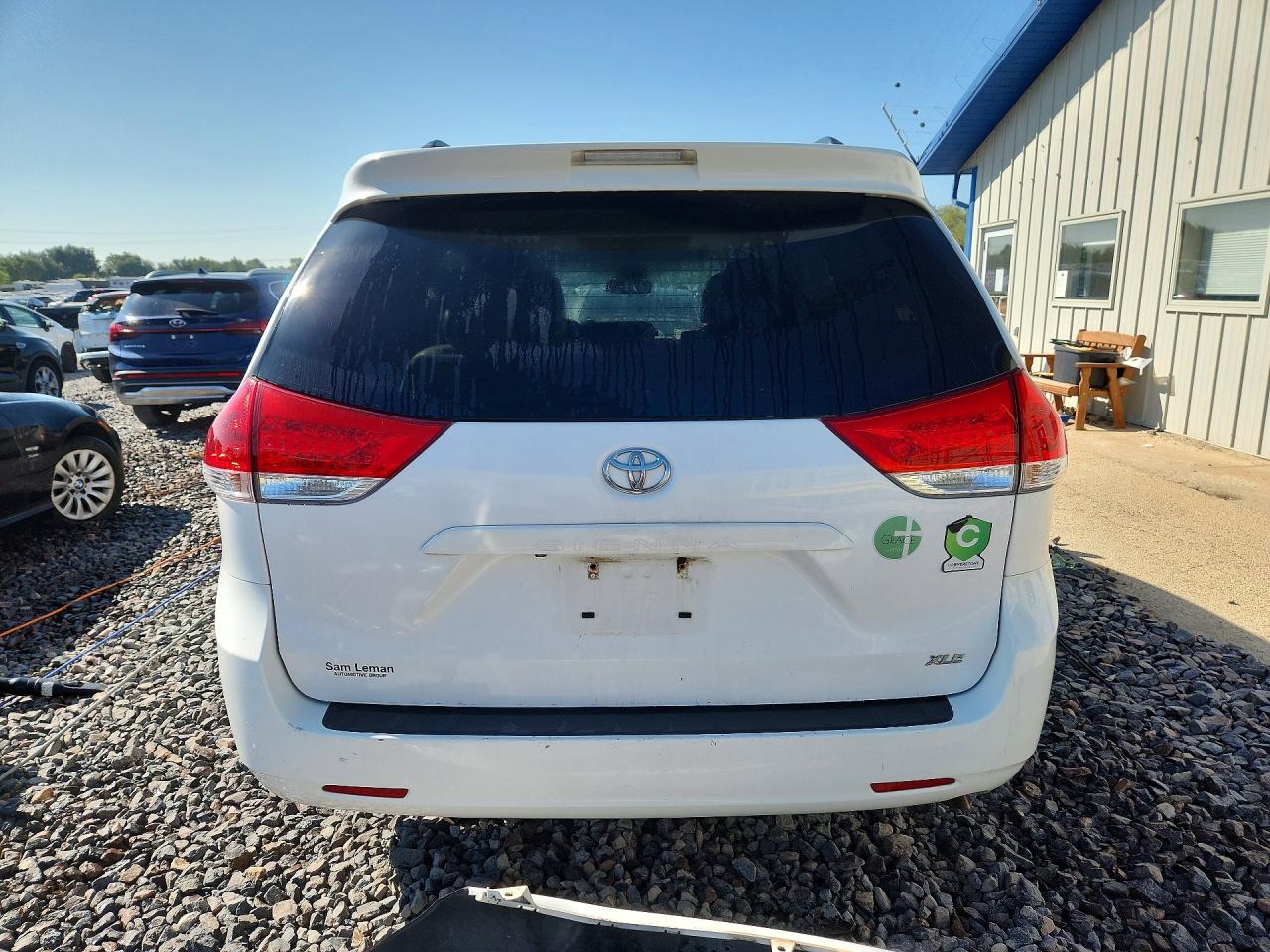 2013 Toyota Sienna Xle 8-passenger White vin: 5TDYK3DC7DS314296
