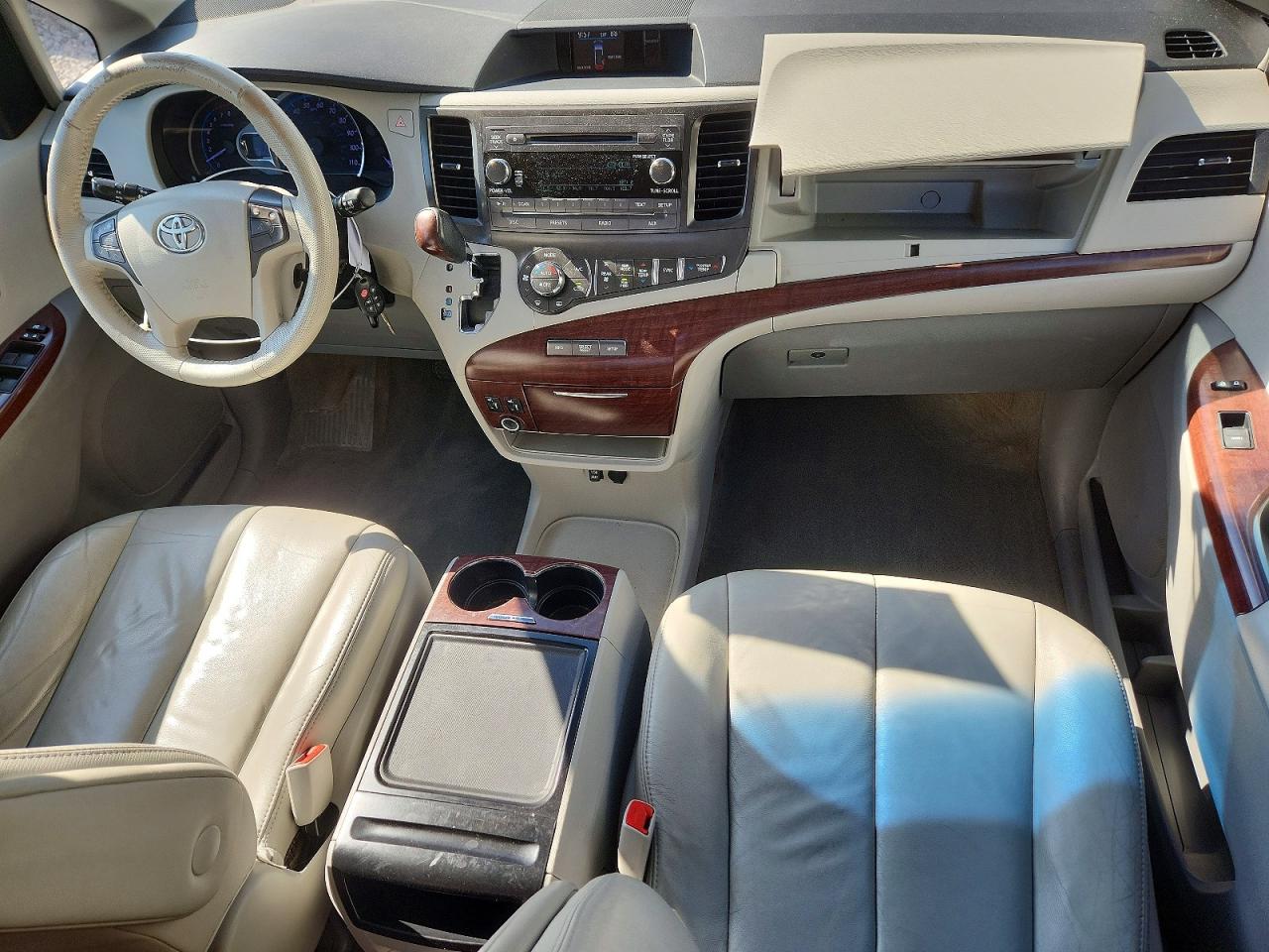 2013 Toyota Sienna Xle 8-passenger White vin: 5TDYK3DC7DS314296