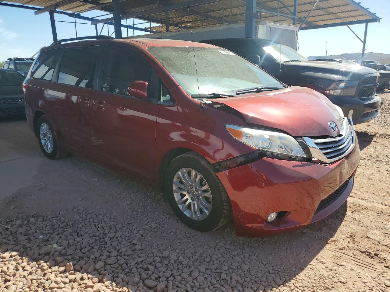 2013 Toyota Sienna Xle 8-passenger Red vin: 5TDYK3DC7DS319790