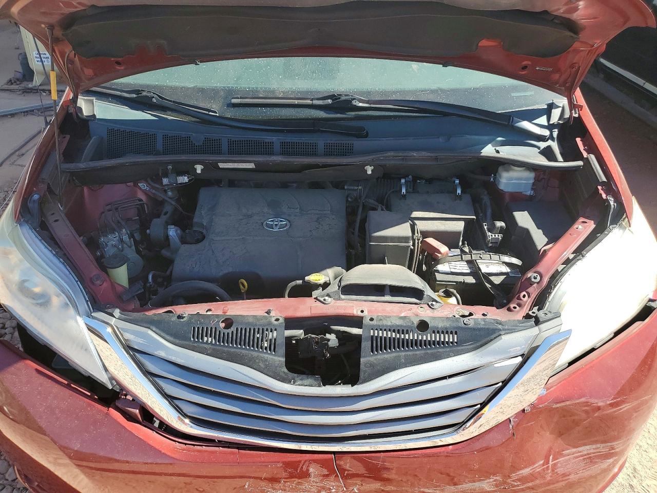 2013 Toyota Sienna Xle 8-passenger Red vin: 5TDYK3DC7DS319790