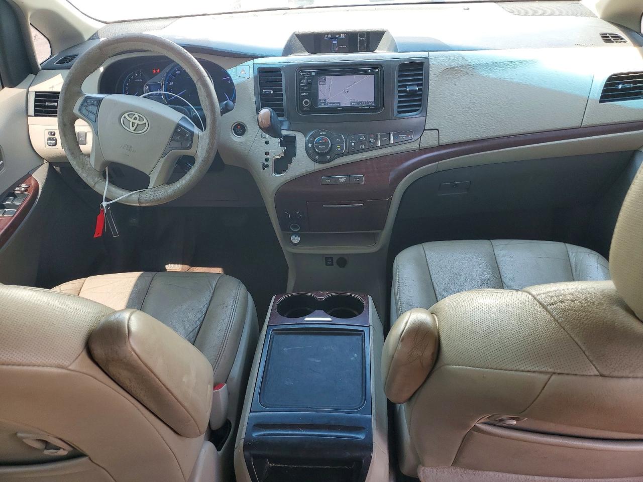 2013 Toyota Sienna Xle 8-passenger White vin: 5TDYK3DC7DS320616