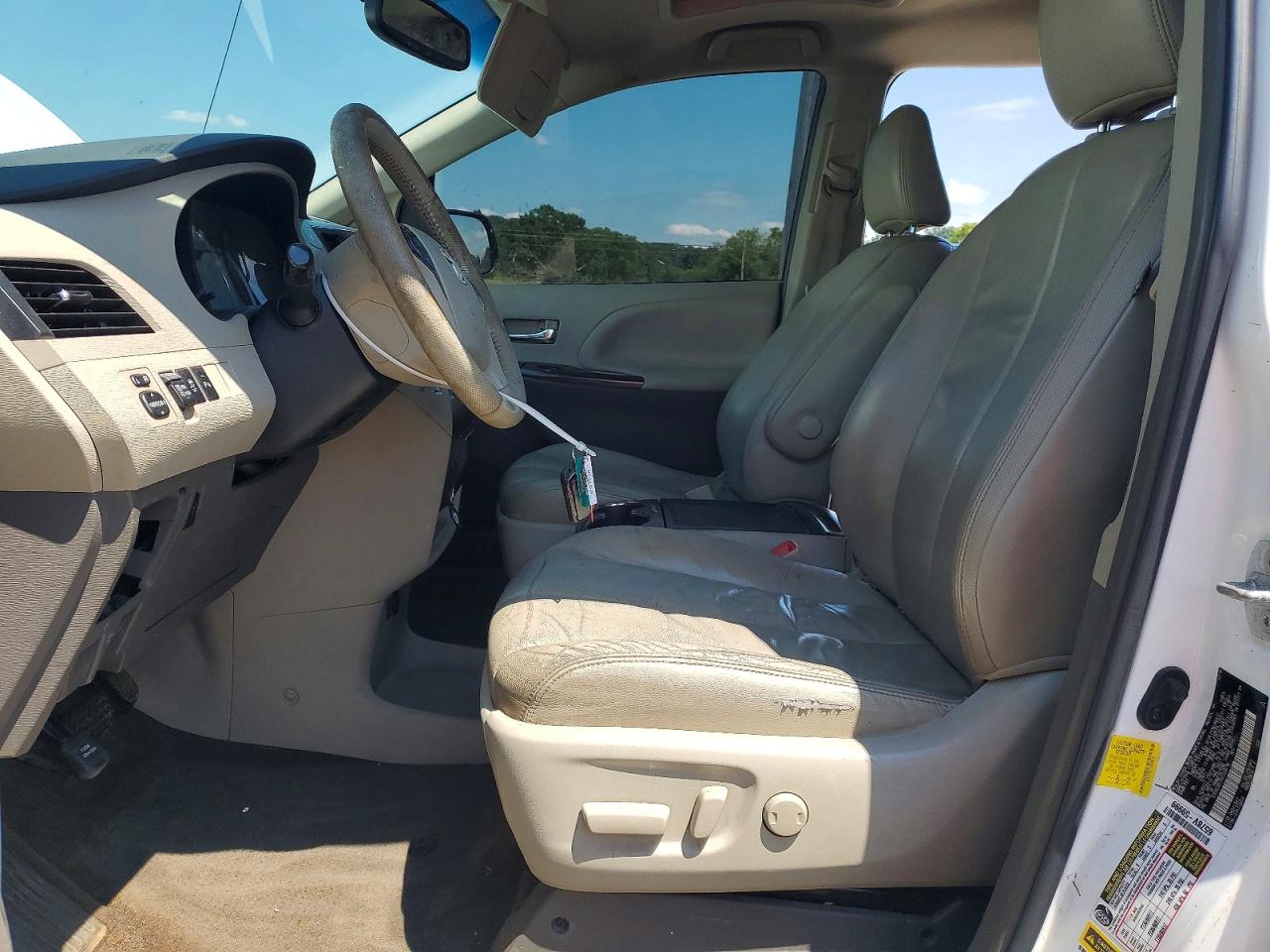 2013 Toyota Sienna Xle 8-passenger White vin: 5TDYK3DC7DS320616