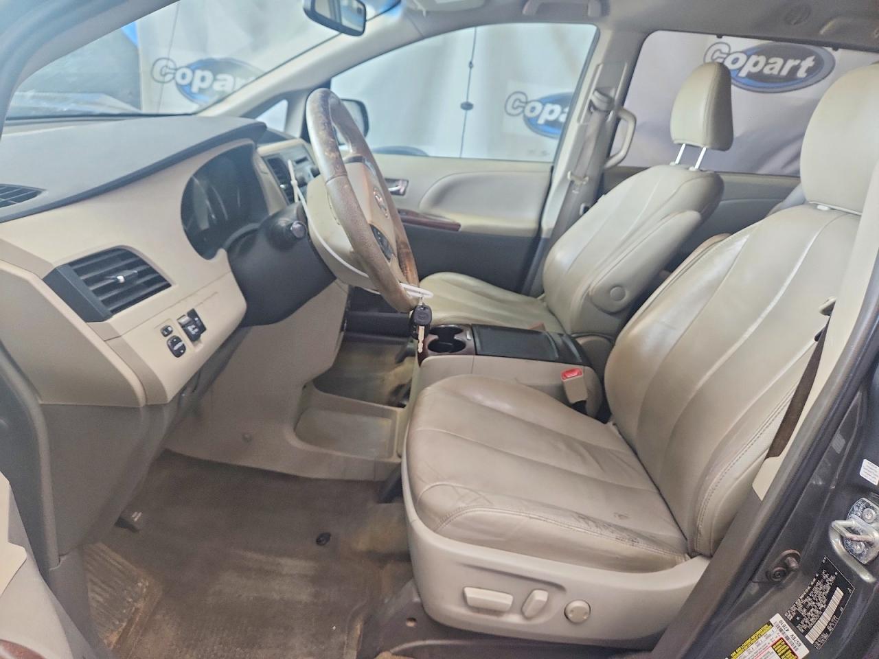 2013 Toyota Sienna Xle 8-passenger Gray vin: 5TDYK3DC7DS327176