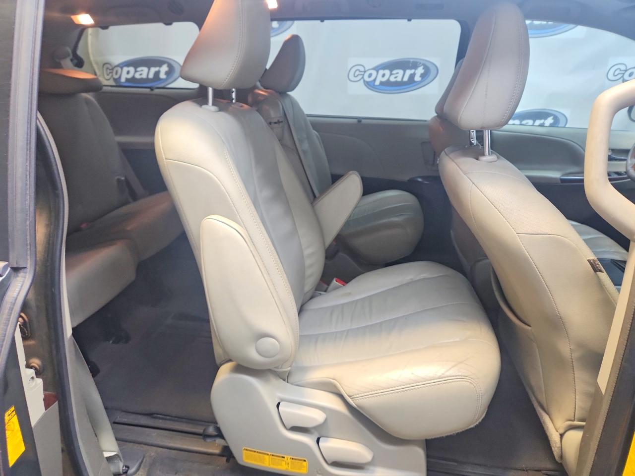 2013 Toyota Sienna Xle 8-passenger Gray vin: 5TDYK3DC7DS327176