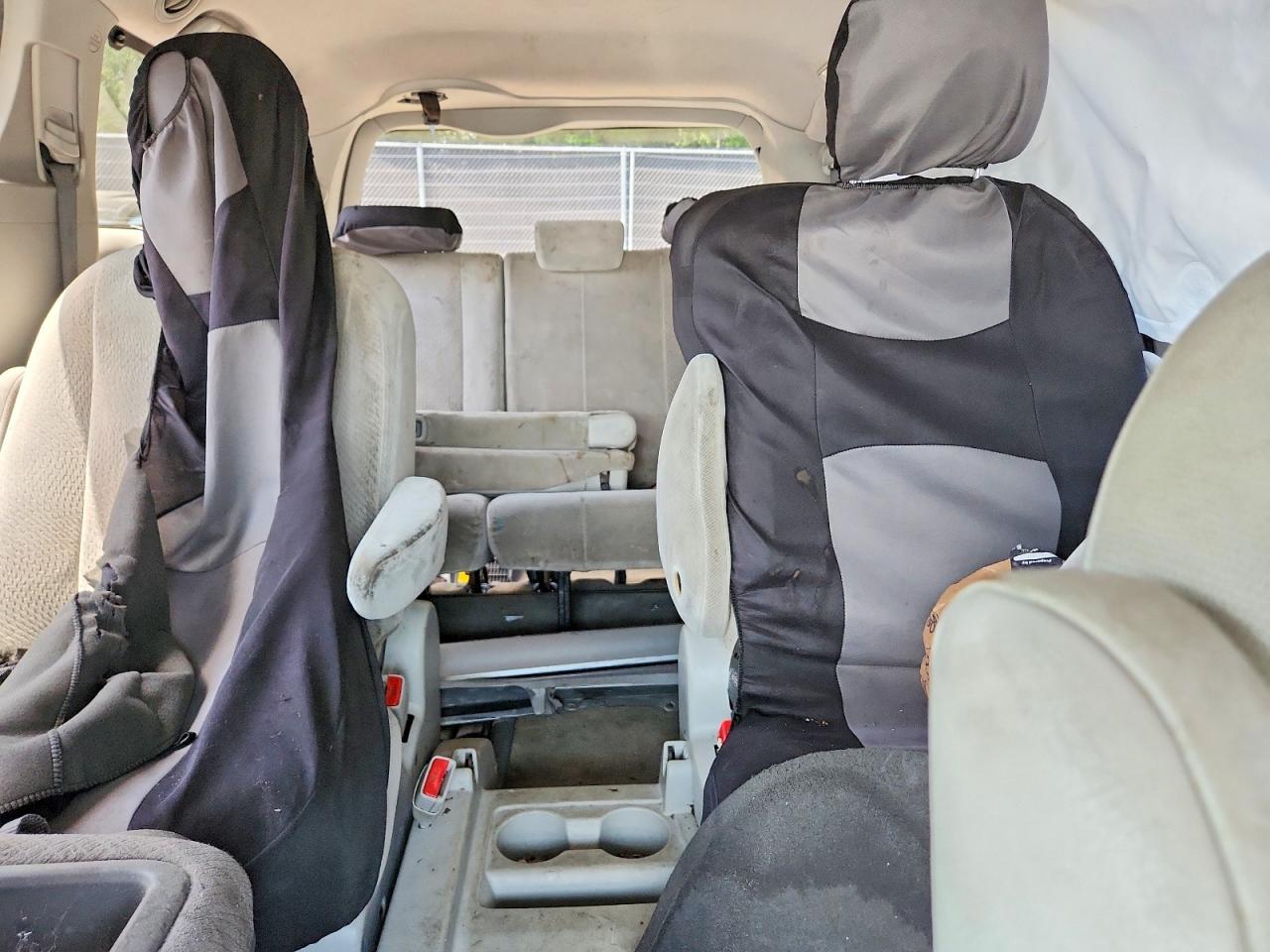 2013 Toyota Sienna Xle 8-passenger Silver vin: 5TDYK3DC7DS328098