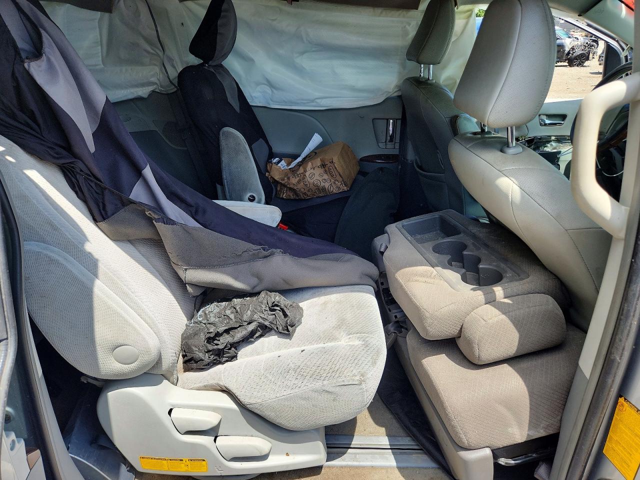 2013 Toyota Sienna Xle 8-passenger Silver vin: 5TDYK3DC7DS328098