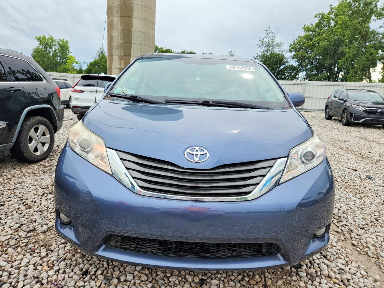 2013 Toyota Sienna Xle 8-passenger Blue vin: 5TDYK3DC7DS332569