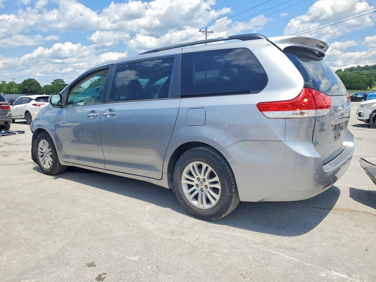 2013 Toyota Sienna Xle 8-passenger Серый vin: 5TDYK3DC7DS343359