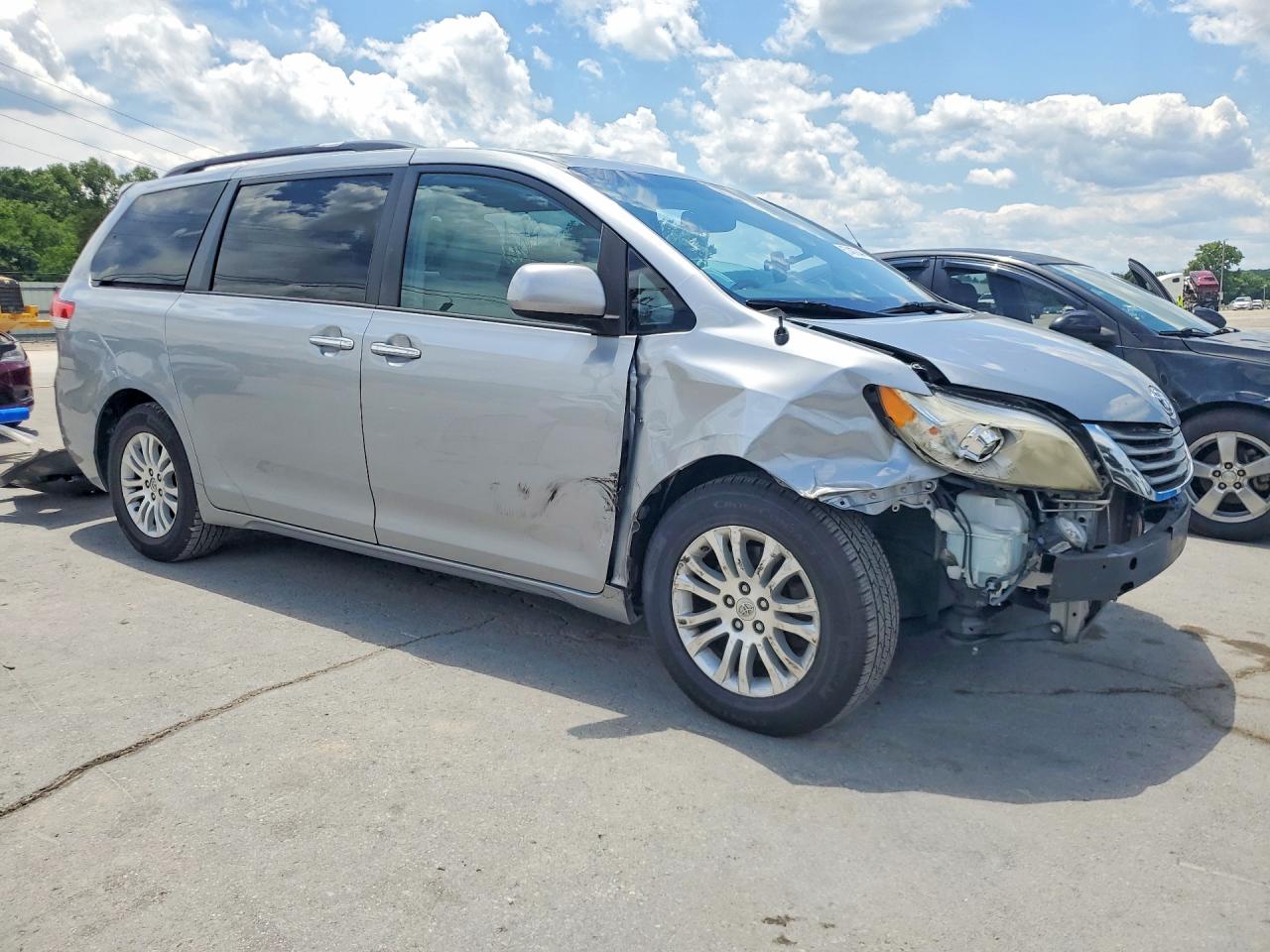 2013 Toyota Sienna Xle 8-passenger Серый vin: 5TDYK3DC7DS343359