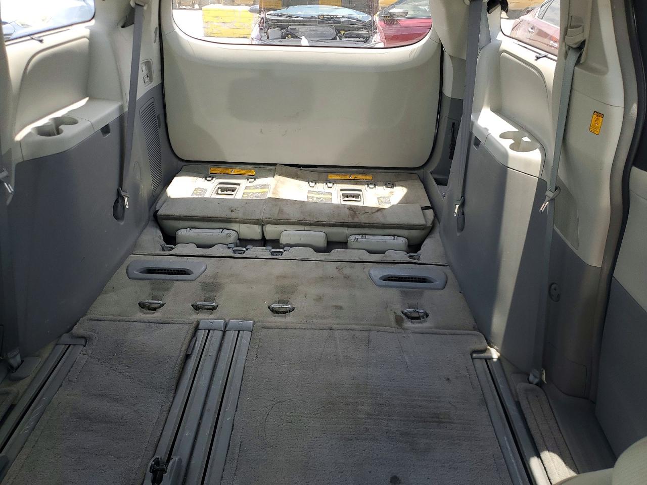 2013 Toyota Sienna Xle 8-passenger Серый vin: 5TDYK3DC7DS343359
