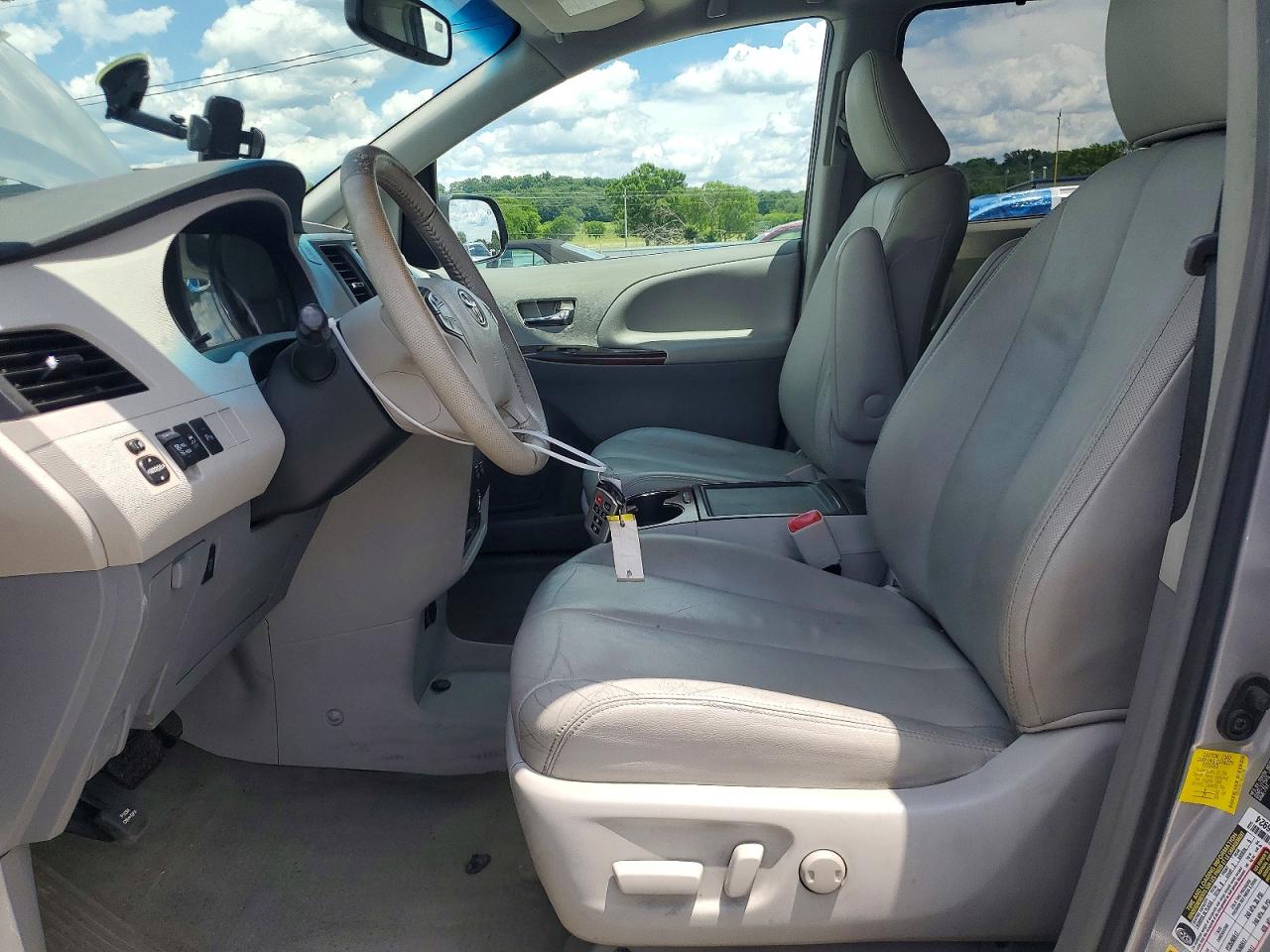 2013 Toyota Sienna Xle 8-passenger Серый vin: 5TDYK3DC7DS343359