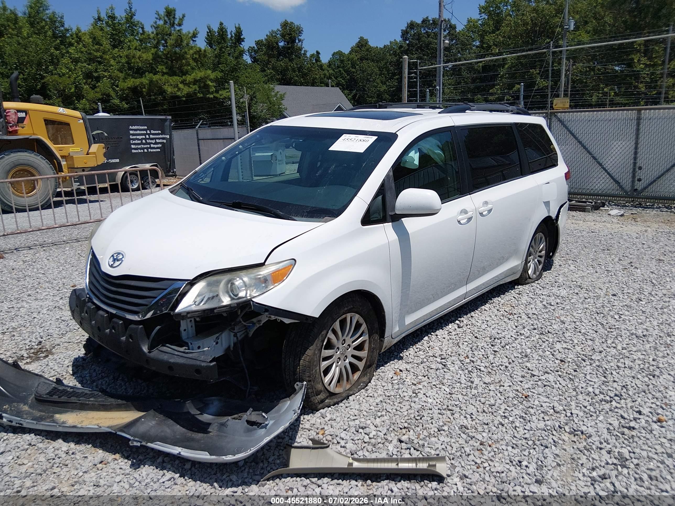 2013 Toyota Sienna Xle V6 8 Passenger White vin: 5TDYK3DC7DS358492