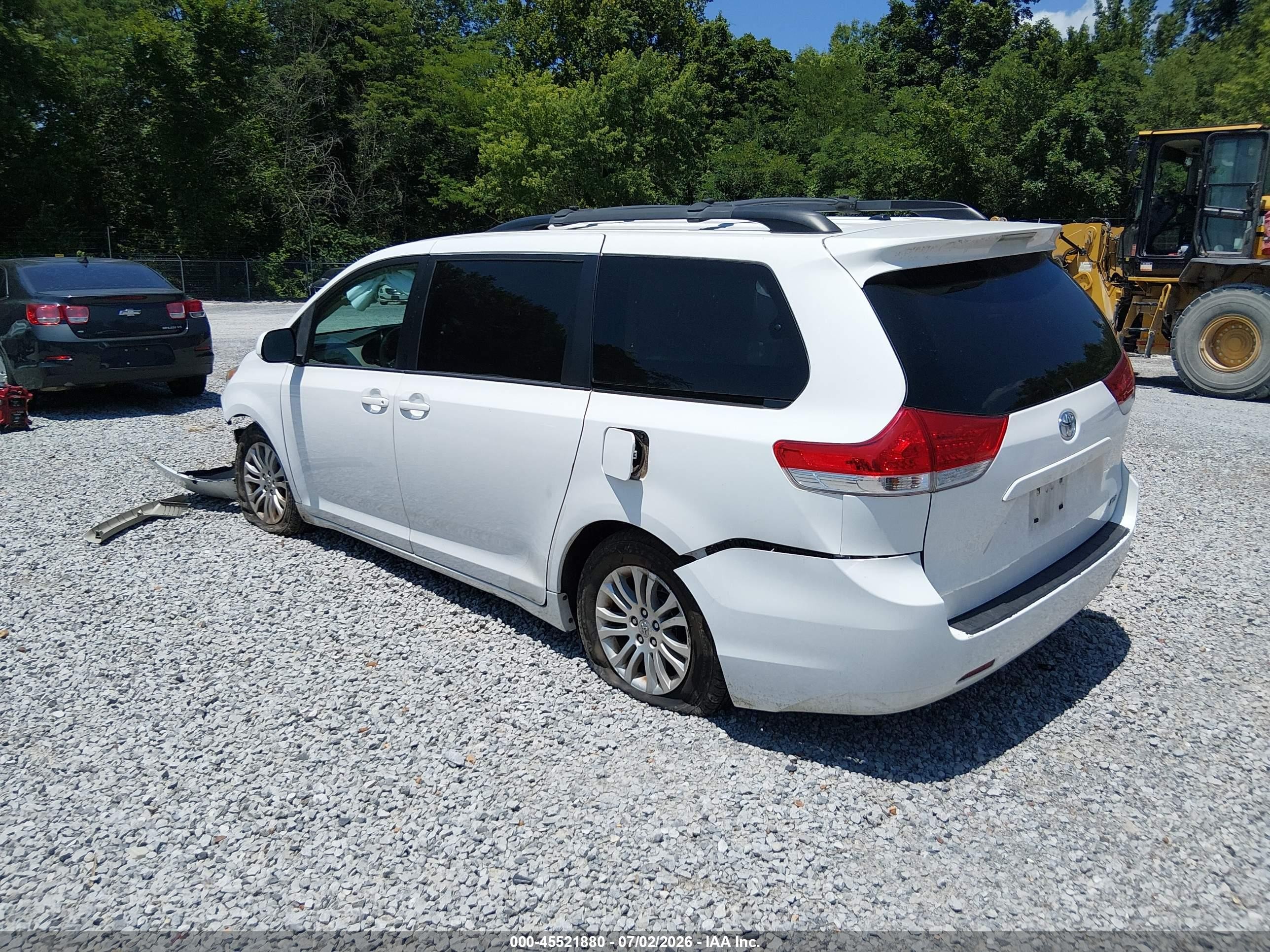 2013 Toyota Sienna Xle V6 8 Passenger White vin: 5TDYK3DC7DS358492