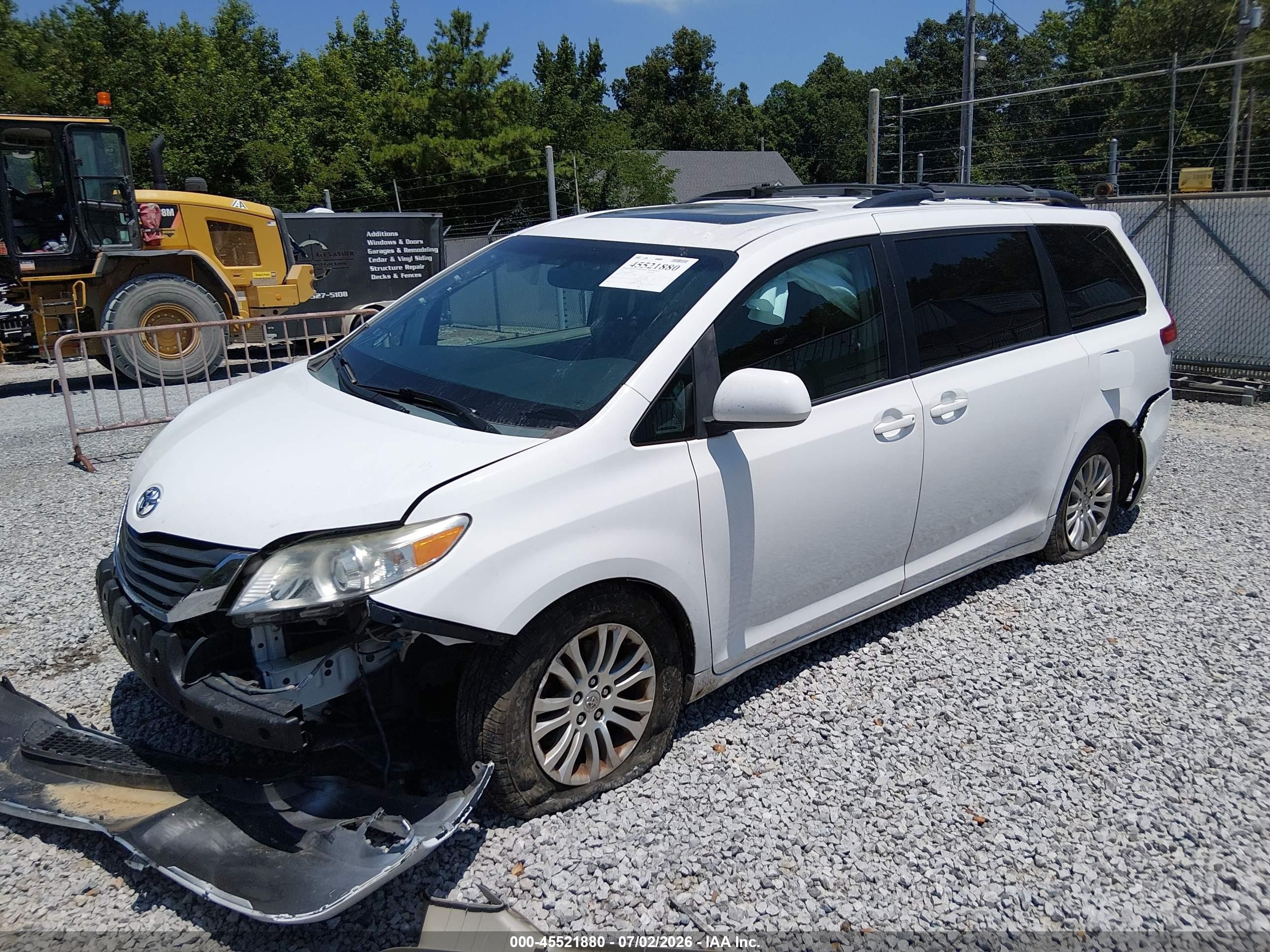2013 Toyota Sienna Xle V6 8 Passenger White vin: 5TDYK3DC7DS358492