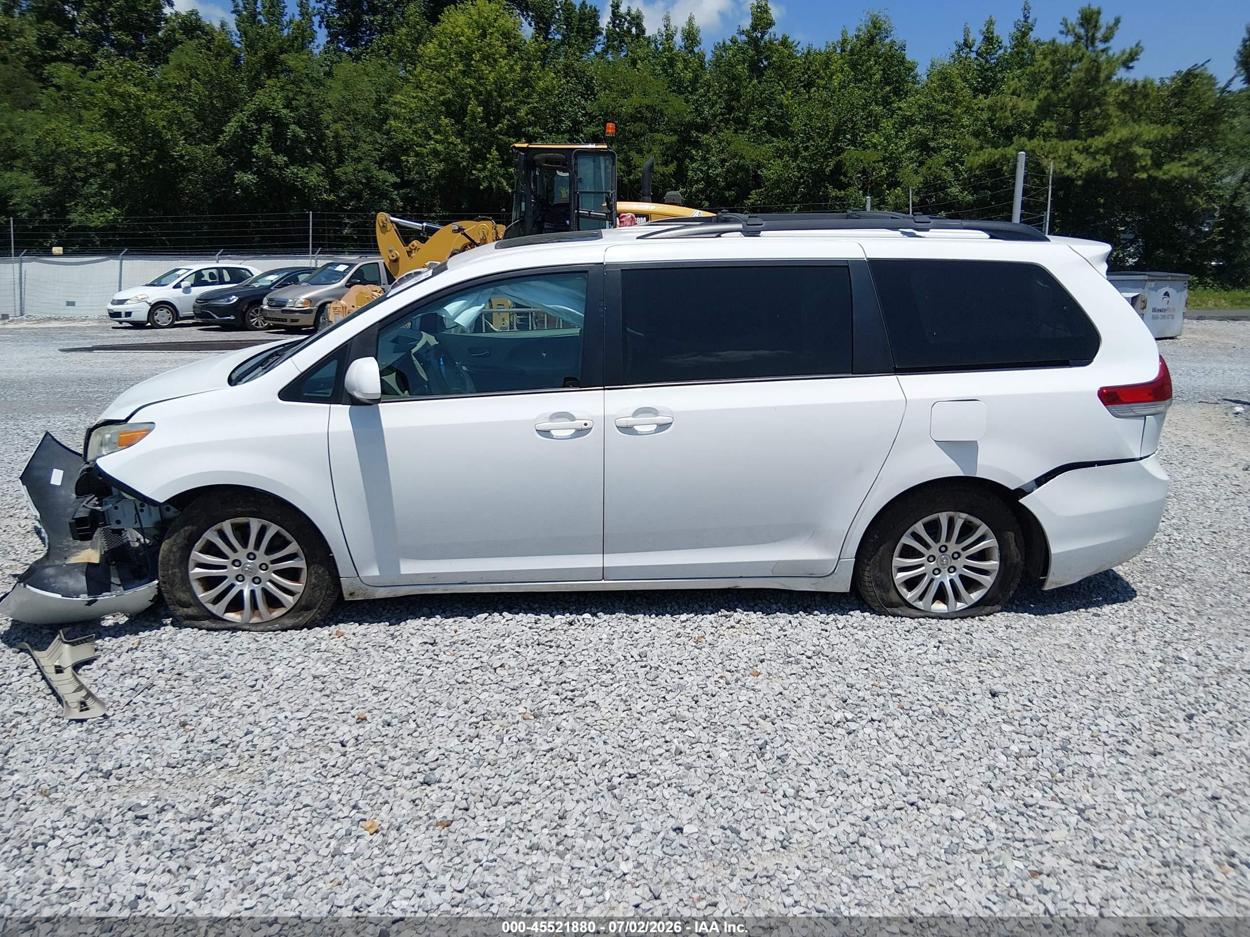 2013 Toyota Sienna Xle V6 8 Passenger White vin: 5TDYK3DC7DS358492