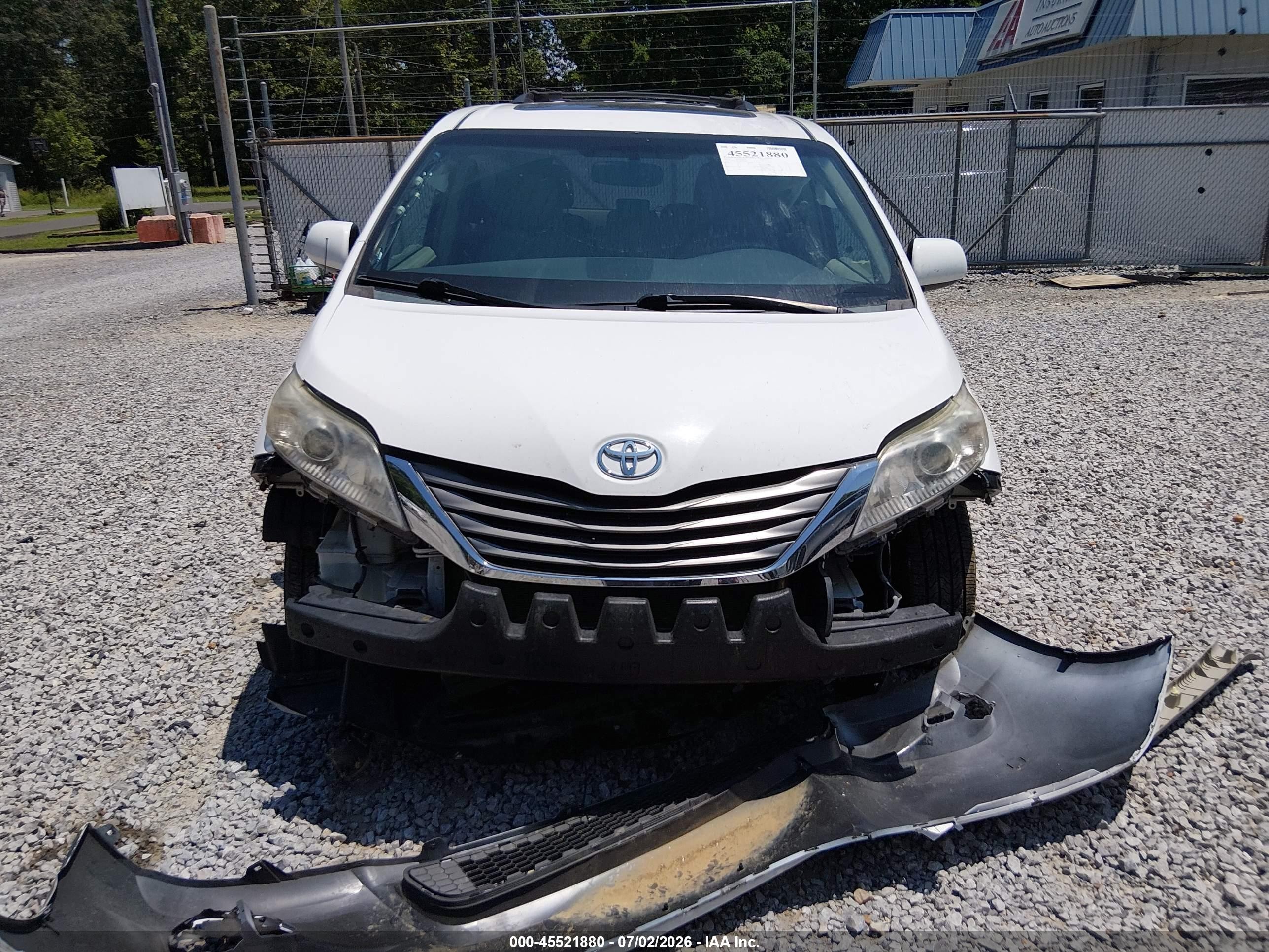 2013 Toyota Sienna Xle V6 8 Passenger White vin: 5TDYK3DC7DS358492